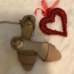 Vince camuto beige heels shoes size 9